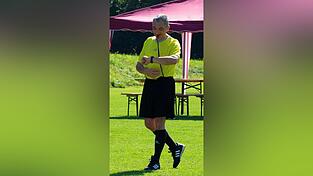 Landrat Ronny Raith beim letzten Schub-Inklusions-Cup. Auch beim Spiel der Patersdorfer gegen die Inklusionsmannschaft des TSV Metten wird er auf dem Platz stehen. Landrat Ronny Raith beim letzten Schub-Inklusions-Cup. Auch beim Spiel der Patersdorfer gegen die Inklusionsmannschaft des TSV Metten wird er auf dem Platz stehen.