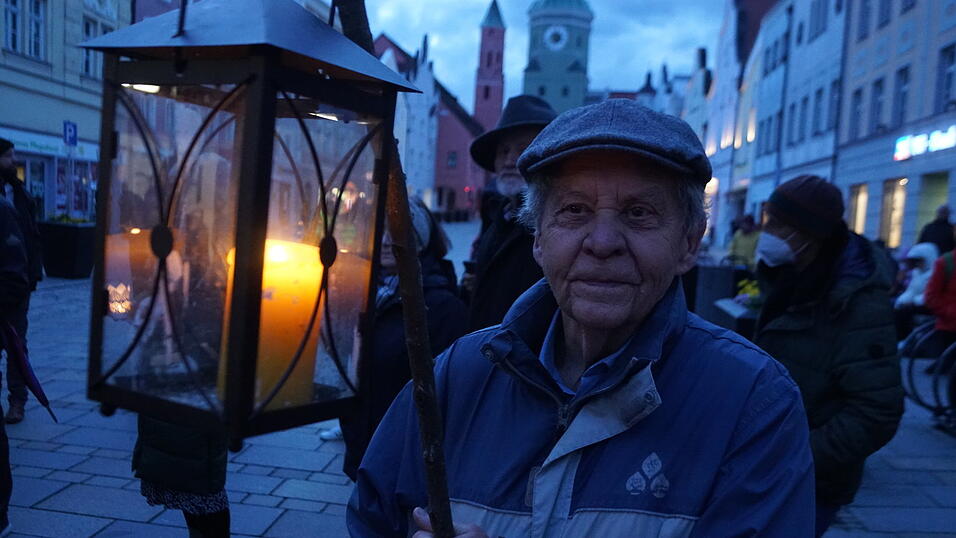 Privatleute sowie Vertreter von Kirchen und Vereinen waren mit dabei.&nbsp;