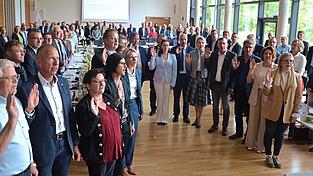 19 neuen Kreisr&auml;ten nahm Landrat Christian Nerb in der konstituierenden Sitzung des Kreistags den Amtseid ab.