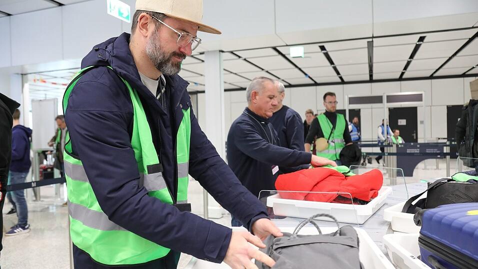 Geprüft werden alle Bereiche, vom Boarding über die Sicherheitskontrolle bis zur Gepäckausgabe.
