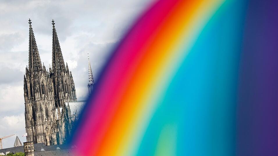 Der Kölner CSD gilt als einer der größten Europas. Der Kölner CSD gilt als einer der größten Europas.