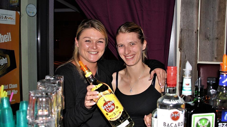 Musik überall: Bei der CHAMpions-Night war einiges geboten in der Chamer Innenstadt. Musik überall: Bei der CHAMpions-Night war einiges geboten in der Chamer Innenstadt.