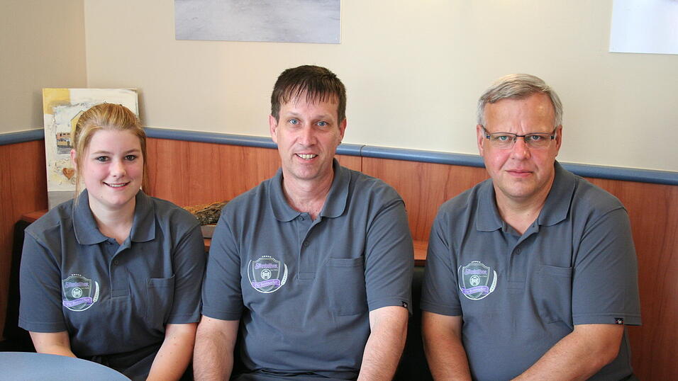 Die Belegschaft der B&auml;ckerei Steinleitner in Straubing durfte sich am Dienstag &uuml;ber den Besuch eines ZDF-Fernsehteams freuen.