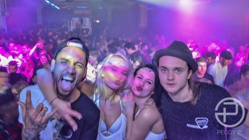 Gleich bei der Eröffnung platzte die neue Diskothek Peggy P. aus allen Nähten. Gleich bei der Eröffnung platzte die neue Diskothek Peggy P. aus allen Nähten.