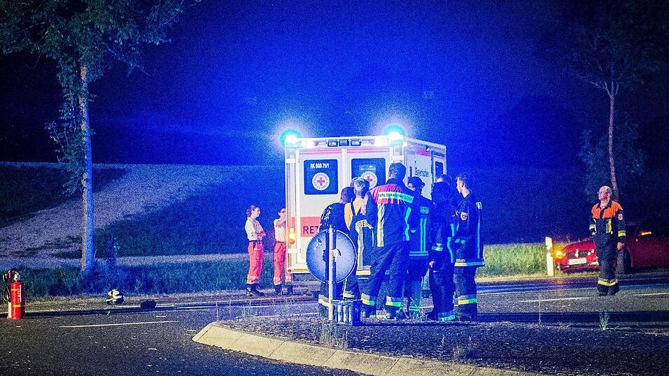 Auf der B299 bei Neustadt an der Donau hat sich am Mittwochabend ein tödlicher Unfall ereignet. Auf der B299 bei Neustadt an der Donau hat sich am Mittwochabend ein tödlicher Unfall ereignet.