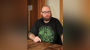 Alexander Strobl ist in der aktuellen Wahlperiode als Linken-Stadtrat ein Einzelk&auml;mpfer im Gremium, nach der Wahl im M&auml;rz erhofft er sich drei Mandate f&uuml;r seine Partei.