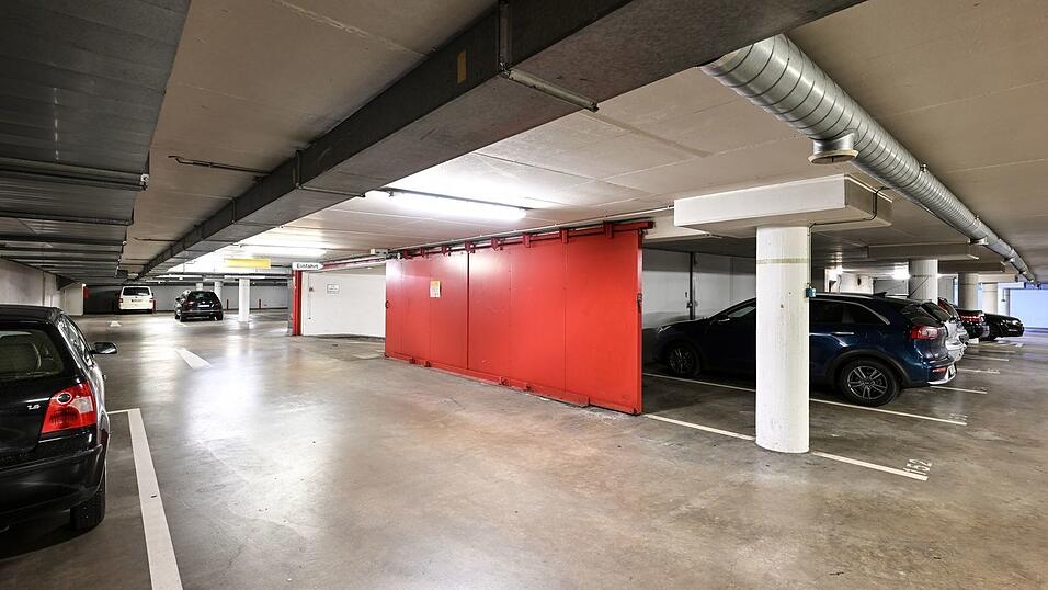 In einer Tiefgarage soll es in Ulm zu einem lebensgefährlichen Unfall gekommen sein (Symbolbild) In einer Tiefgarage soll es in Ulm zu einem lebensgefährlichen Unfall gekommen sein (Symbolbild)