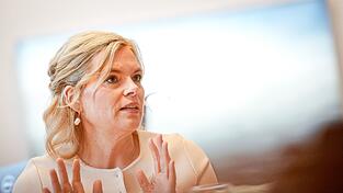 Bundestagspräsidentin Julia Klöckner kritisiert eine Entwertung der Erststimme.