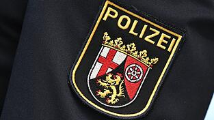 Die Polizei ist mit Gro&szlig;aufgebot vor Ort. (Symbolbild)