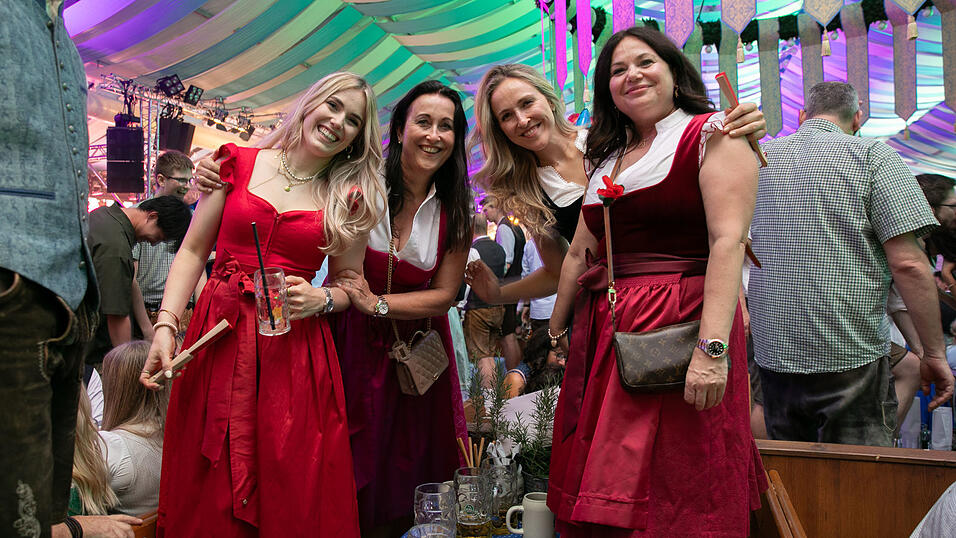 Die Partybilder vom Freitag, 8. August, aus dem Festzelt Wenisch. Die Partybilder vom Freitag, 8. August, aus dem Festzelt Wenisch.