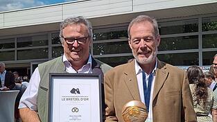 Der Preisträger zusammen mit Jean-Philippe Baumler, Präsident des Vereins „Freundschaft Elsass-Bayern“.
