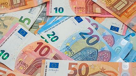 Kurz vor Weihnachten gab es noch einen Geldsegen für die Gemeinde. Kurz vor Weihnachten gab es noch einen Geldsegen für die Gemeinde.