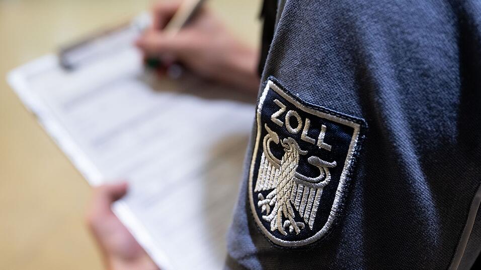 Den Kontrolleuren des Zolls begegnen viele Tricks zur Umgehung des Mindestlohns. (Archivbild) Den Kontrolleuren des Zolls begegnen viele Tricks zur Umgehung des Mindestlohns. (Archivbild)