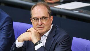 Bundesinnenminister Alexander Dobrindt (CSU) strebt seit Beginn seiner Amtszeit eine härtere Gangart in der Migrationspolitik an.