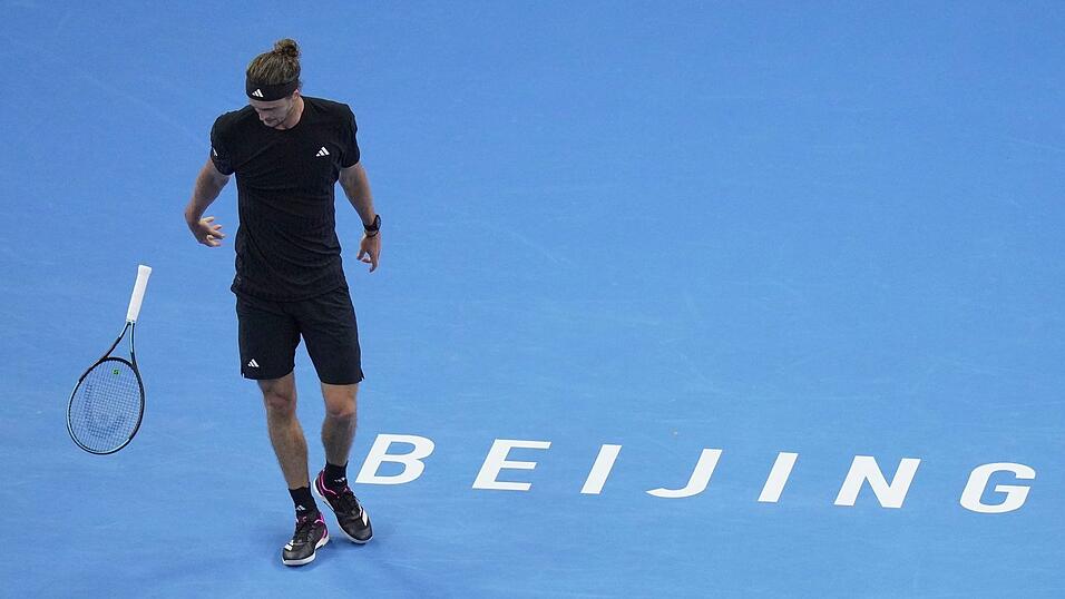 Alexander Zverev ließ seinen Frust am Schläger aus.