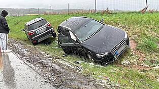Gleich mehrere Fahrzeuge landeten am Sonntag im Graben.