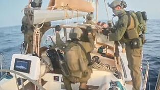 Maskierte israelische Soldaten haben die Boote der Gaza-Hilfsflotte vor Erreichen des Küstenstreifens geentert und die Besatzungen in Gewahrsam genommen.