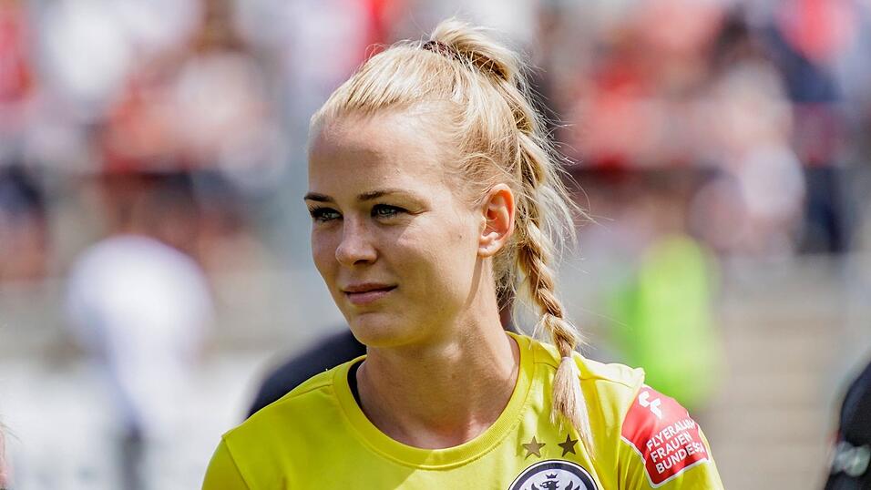 Unsere Nummer 1: Torhüterin Merle Frohms / Eintracht Frankfurt / 27 Länderspiele / 0 Tore Unsere Nummer 1: Torhüterin Merle Frohms / Eintracht Frankfurt / 27 Länderspiele / 0 Tore