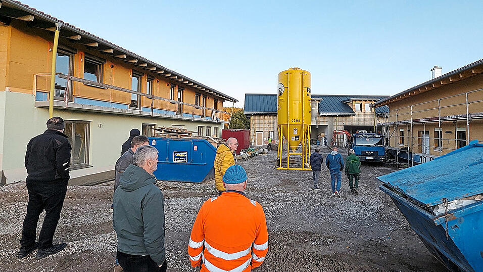 Die diversen Abweichungen vom genehmigten Bauplan dieses neuen Dreiseithofes in Postfelden machten für die Mitglieder des Bauausschusses durchaus Sinn.