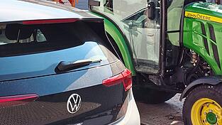Vorne Elektro, hinten Diesel: Vor allem größere Kommunen setzen immer mehr auf emissionsfreie Antriebsarten. Das klappt aber fast nur bei Verwaltungsfahrzeugen - am Bauhof dominieren noch fossile Brennstoffe. Vorne Elektro, hinten Diesel: Vor allem größere Kommunen setzen immer mehr auf emissionsfreie Antriebsarten. Das klappt aber fast nur bei Verwaltungsfahrzeugen - am Bauhof dominieren noch fossile Brennstoffe.