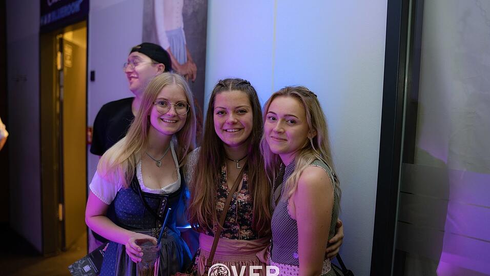 Auch am zweiten Volksfestfreitag schauten viele G&auml;ste im Overtime vorbei.