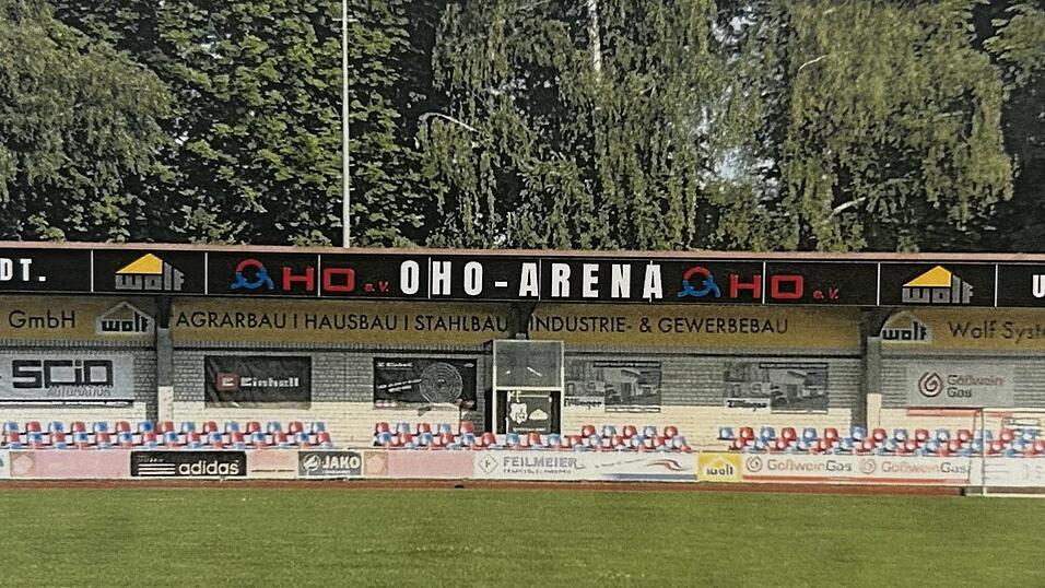 Eine Fotomontage zeigt, wie der neue Schriftzug am Stadion wirken wird. Eine Fotomontage zeigt, wie der neue Schriftzug am Stadion wirken wird.