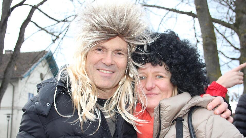 Viele Faschings-Fans haben sich am Samstag den Umzug in Langenbach angesehen. Viele Faschings-Fans haben sich am Samstag den Umzug in Langenbach angesehen.