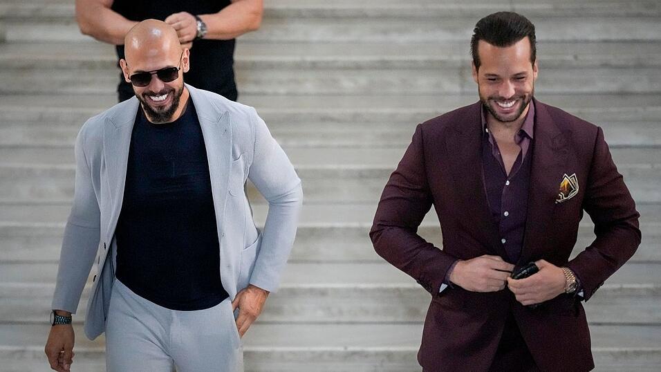 Der britisch-amerikanische Influencer Andrew Tate (37) und sein Bruder Tristan (36) haben Rumänien Richtung USA verlassen, obwohl sie dort wegen sexueller Ausbeutung unter Strafverfolgung stehen. Der britisch-amerikanische Influencer Andrew Tate (37) und sein Bruder Tristan (36) haben Rumänien Richtung USA verlassen, obwohl sie dort wegen sexueller Ausbeutung unter Strafverfolgung stehen.