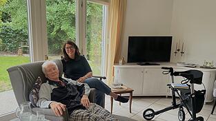 Seit April besucht die Ehrenamtliche des Hospizvereins Landshut, Karin Strobl, den 82-jährigen Richard Bechinger. Seit April besucht die Ehrenamtliche des Hospizvereins Landshut, Karin Strobl, den 82-jährigen Richard Bechinger.
