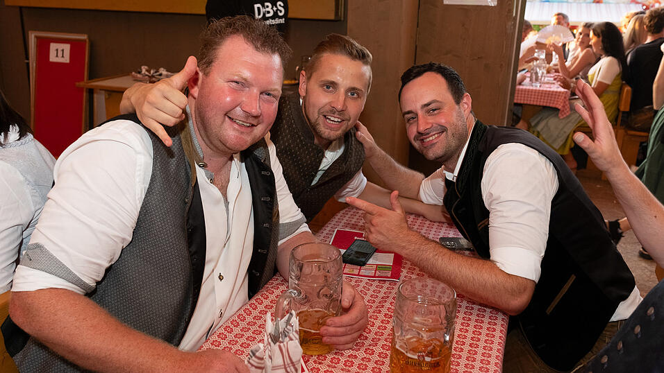 Die Partybilder vom Montag, 14. August 2023, aus dem Festzelt Krönner. Die Partybilder vom Montag, 14. August 2023, aus dem Festzelt Krönner.