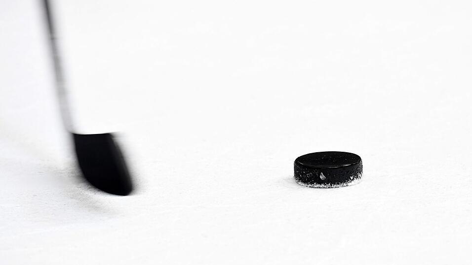 Weil der EV Landshut im Stau stecken blieb, musste das Spiel in Krefeld abgesetzt werden. Weil der EV Landshut im Stau stecken blieb, musste das Spiel in Krefeld abgesetzt werden.