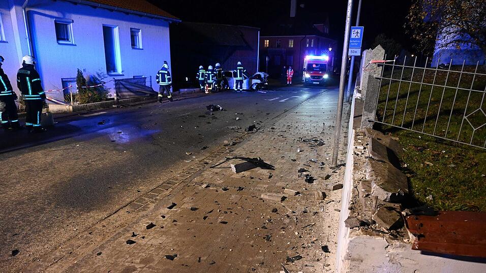Die Polizei stellte beim Autofahrer deutliche Alkoholisierung fest. Die Polizei stellte beim Autofahrer deutliche Alkoholisierung fest.