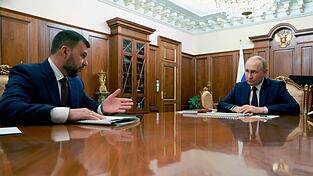 Der von Moskau eingesetzte Besatzungschef für Donezk, Denis Puschilin, hat nach ukrainischen Drohnenangriffen auf Wärmekraftwerke den regionalen Notstand ausgerufen. (Archivbild) Der von Moskau eingesetzte Besatzungschef für Donezk, Denis Puschilin, hat nach ukrainischen Drohnenangriffen auf Wärmekraftwerke den regionalen Notstand ausgerufen. (Archivbild)