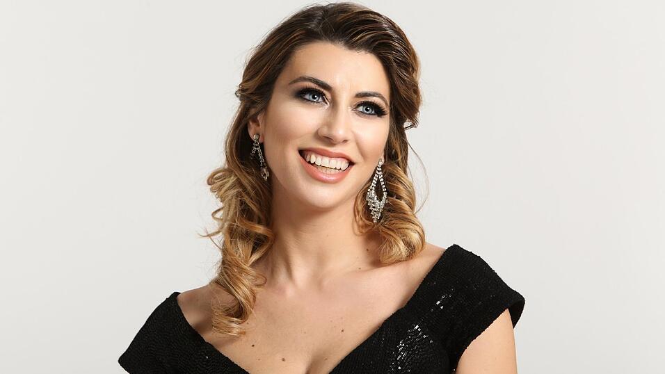 Begleitet Andrea Bocelli als Solistin weltweit: die italienische S&auml;ngerin Ilaria Della Bidia. Am 10. Mai tritt sie in Straubing auf.