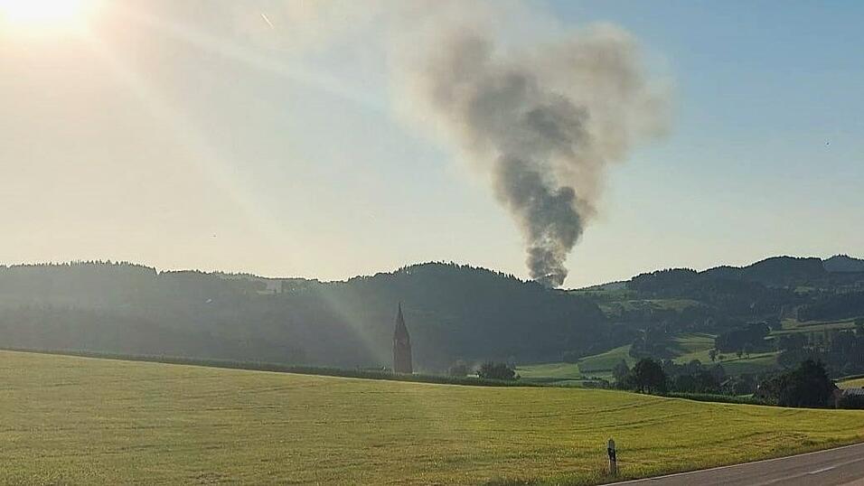 Die Rauchsäule des Kollnburger Brandes war weithin zu sehen. 