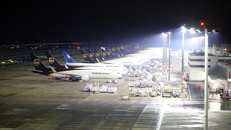 Wegen Blitzeis wurde der Flugbetrieb am Flughafen Köln/Bonn am Nachmittag für 45 Minuten unterbrochen.
