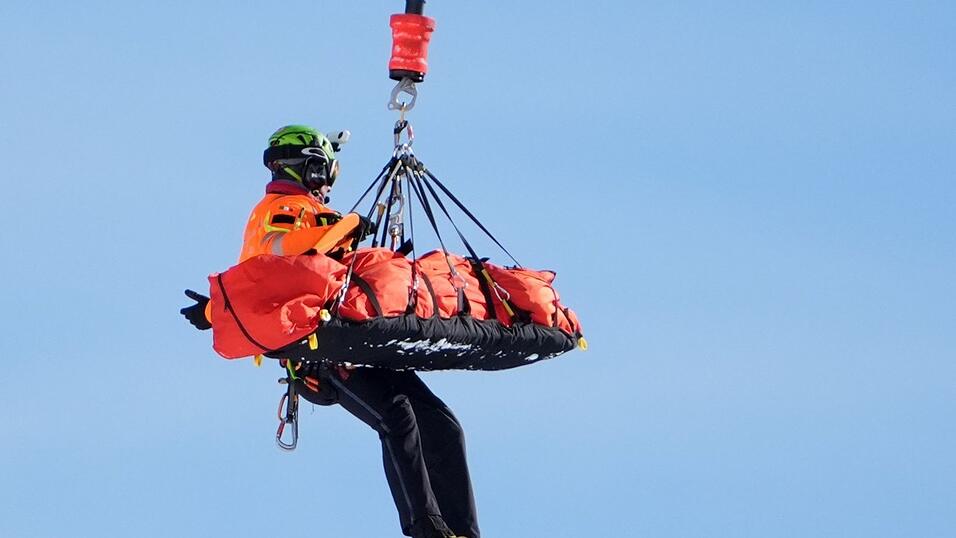 Lindsey Vonn wird nach ihrem schweren Unfall abtransportiert.