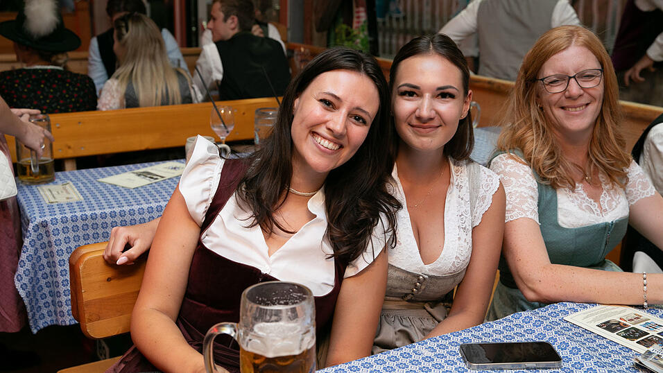Die Partybilder vom Dienstag, 12. August, aus dem Festzelt Reisinger. Die Partybilder vom Dienstag, 12. August, aus dem Festzelt Reisinger.