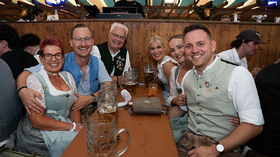 Die Partybilder vom Donnerstag, 13. August, aus dem Festzelt Wenisch. Die Partybilder vom Donnerstag, 13. August, aus dem Festzelt Wenisch.