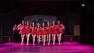 Die Garde zeigt ihre schwungvollen und beeindruckenden T&auml;nze.