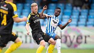 Björn Kopplin (dunkles Trikot) spielt seit über drei Jahren in Dänemark Fußball. Björn Kopplin (dunkles Trikot) spielt seit über drei Jahren in Dänemark Fußball.