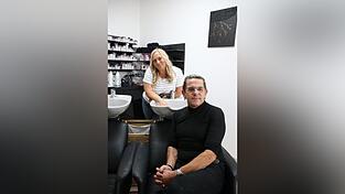 Christian Schwitz und Brigitte Knogl schneiden und stylen auch heuer beim Tierheimfest für den guten Zweck die Haare der Besucher.