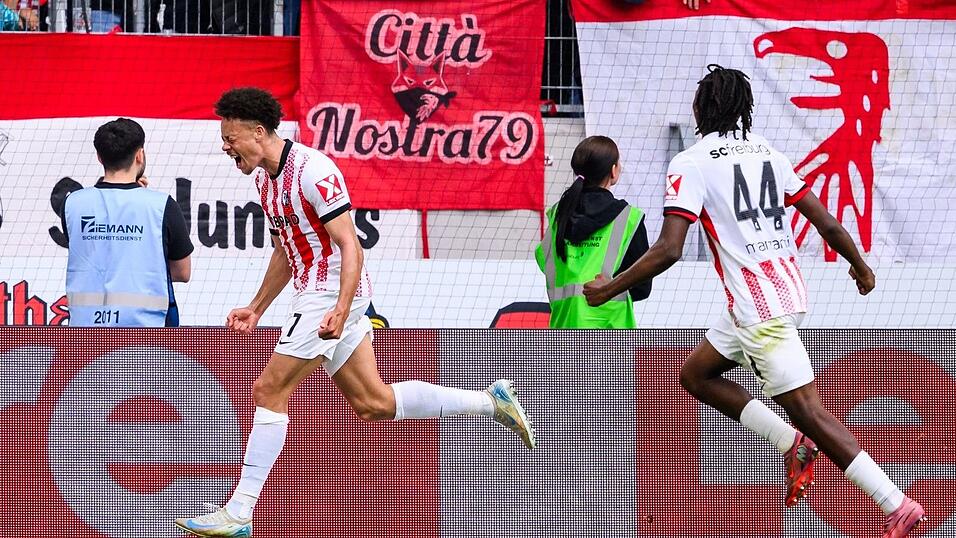 Neuzugang Derry Scherhant trifft für den SC Freiburg.