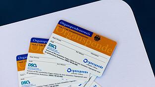 Laut der Bundeszentrale f&uuml;r gesundheitliche Aufkl&auml;rung (BZgA) stellten im vergangenen Jahr lediglich 869 Menschen in Deutschland nach ihrem Tod eines oder mehrere ihrer Organe zur Verf&uuml;gung, etwa zehn Prozent weniger als im Vorjahr.