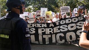 Angeh&ouml;rige und Menschenrechtsaktivisten haben die Freilassung aller politischen Gefangenen gefordert. (Archivbild)