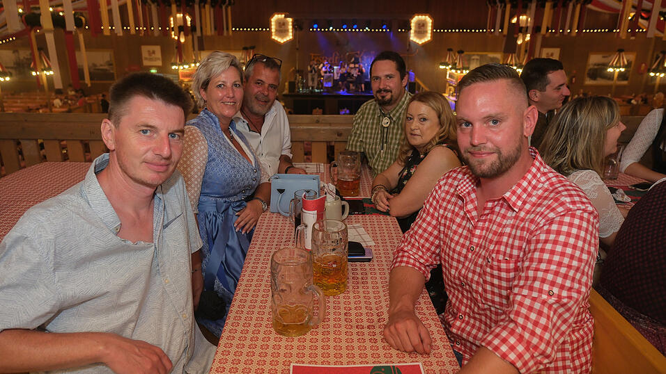 Die Partybilder vom Dienstag, 15. August 2023, aus dem Festzelt Krönner. Die Partybilder vom Dienstag, 15. August 2023, aus dem Festzelt Krönner.