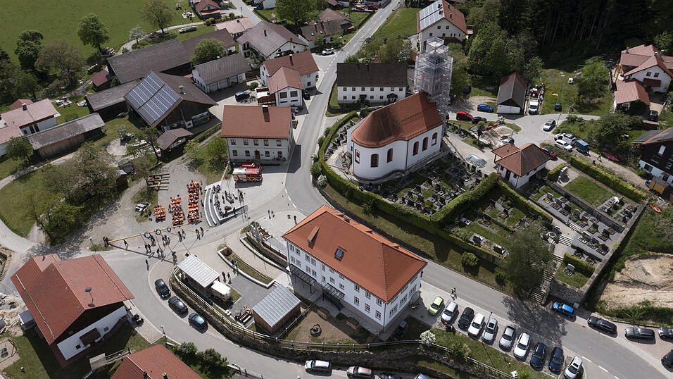 Drohnenfoto: Silber f&uuml;r Perasdorf auf Europa-Ebene: Die kleinste Gemeinde im Landkreis Straubing-Bogen hat die Jury &uuml;berzeugt.