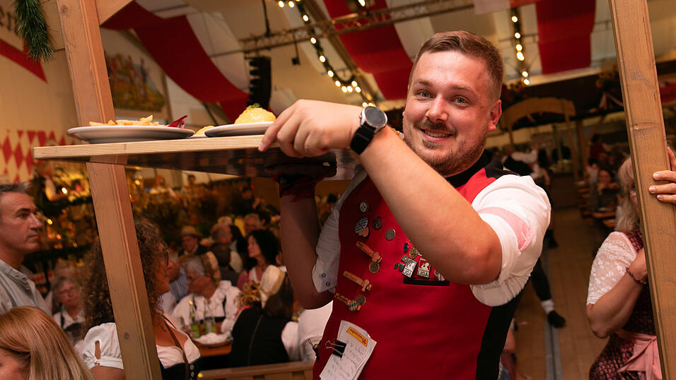 Die Partybilder vom Freitag, 8. August, aus dem Festzelt Greindl. Die Partybilder vom Freitag, 8. August, aus dem Festzelt Greindl.