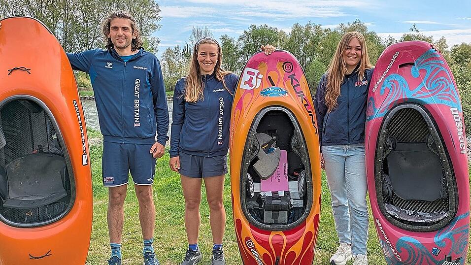 Weltmeister unter sich: Die Engländer Harry Price und Ottilie Robinson-Shaw (M.) gehören zu den besten im Kanu-Freestyle weltweit, wie auch die Amerikanerin Abby Holcombe. Klar, dass die frühe Anreise der drei mit einem WM-Titel zusammenhängt, den sie sich im Juni aus der Isar fischen wollen. Weltmeister unter sich: Die Engländer Harry Price und Ottilie Robinson-Shaw (M.) gehören zu den besten im Kanu-Freestyle weltweit, wie auch die Amerikanerin Abby Holcombe. Klar, dass die frühe Anreise der drei mit einem WM-Titel zusammenhängt, den sie sich im Juni aus der Isar fischen wollen.