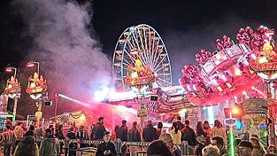 Großer Andrang herrschte an den Wochenenden an den verschiedenen Fahrgeschäften auf dem Festgelände. Großer Andrang herrschte an den Wochenenden an den verschiedenen Fahrgeschäften auf dem Festgelände.